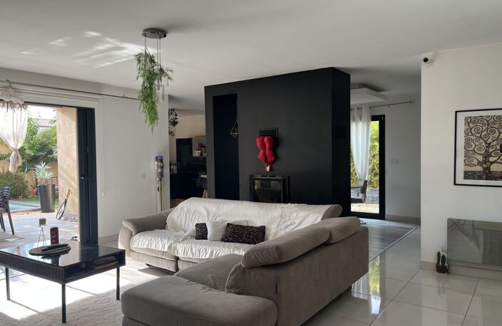 Villa — photo 3