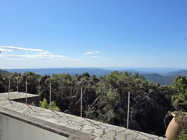 Spéracèdes : Villa avec vue mer panoramique et permis de construire accordé pour une extension d'exception — photo du bien