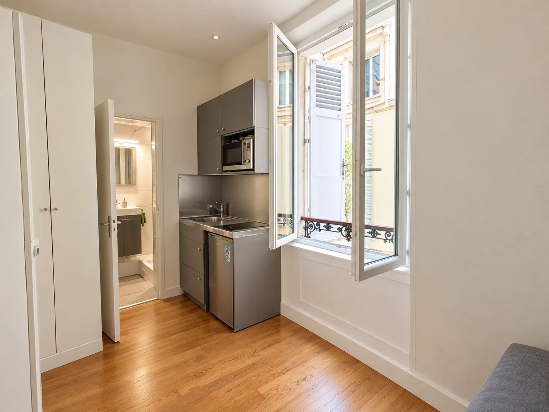 Appartement 1 pièce 27 m² · à Paris · 27 m² · 240 000 €