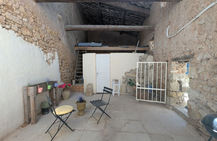 A VENDRE - MAISON DE VILLAGE RENOVEE DED TYPE 5 DE 109 M2 AV — photo 2