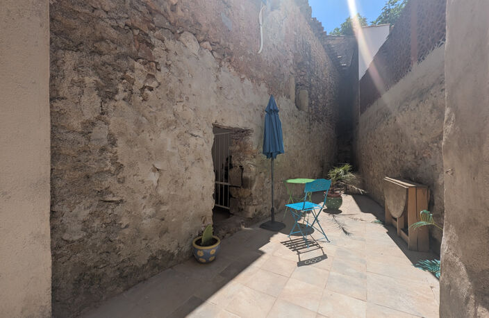 A VENDRE - MAISON DE VILLAGE RENOVEE DED TYPE 5 DE 109 M2 AV — photo 4