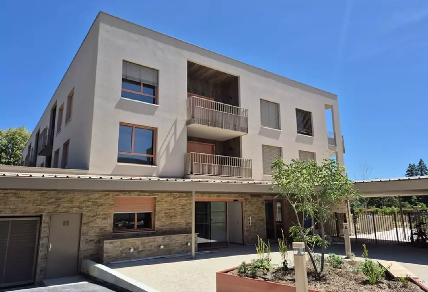 Appartement familiale en rez-de-jardin au calme à Tassin — photo 1