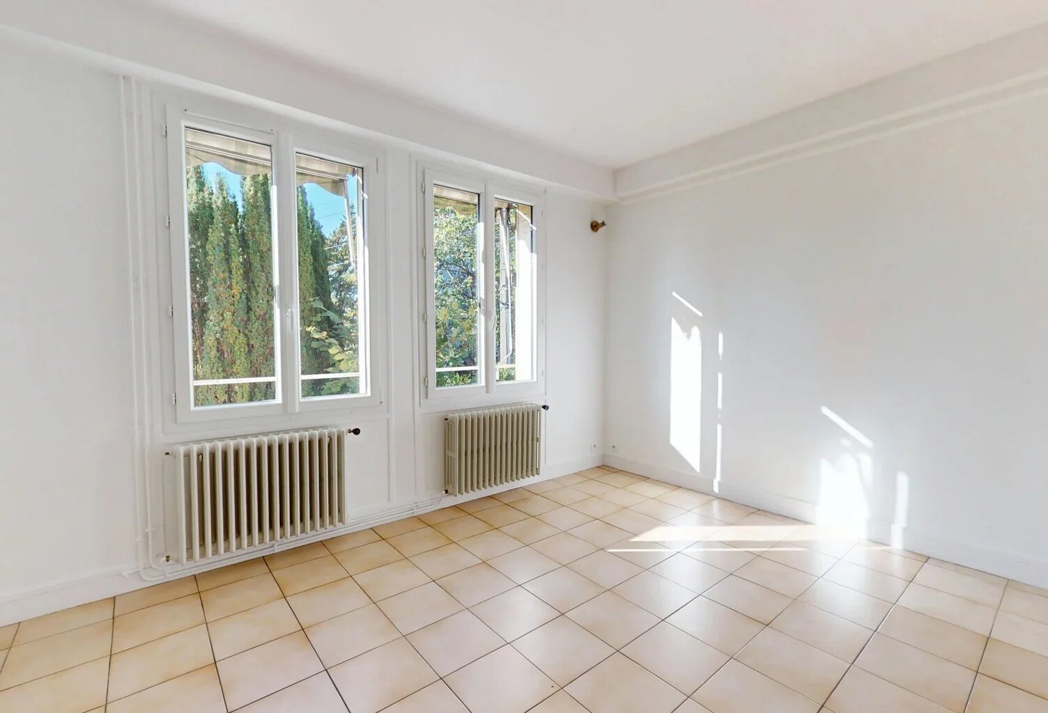 A LOUER - APPARTEMENT DE 4 PIECES SITUE A PROXIMITE DU CENTRE VILLE DE CHARTRES — photo 1