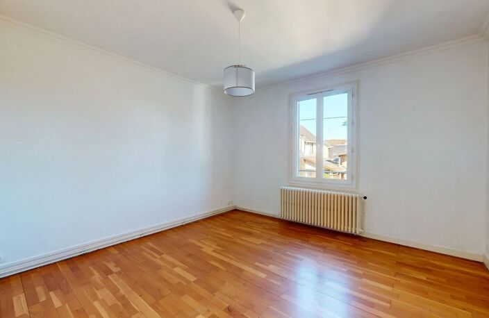 A LOUER - APPARTEMENT DE 4 PIECES SITUE A PROXIMITE DU CENTRE VILLE DE CHARTRES — photo 4