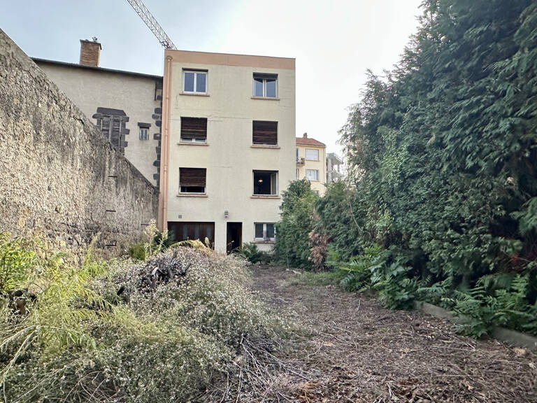 Immeuble  de 3 appartements T3 à rénover, garage jardin — photo 1