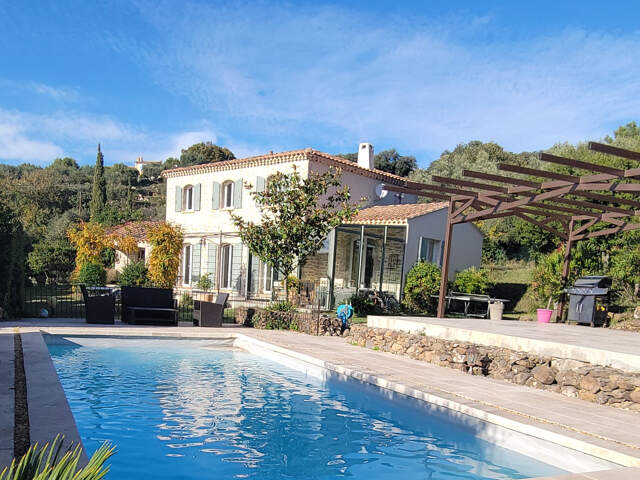 EVENOS - Villa familiale 4 chambres piscine terrain 4000 m2 — photo du bien