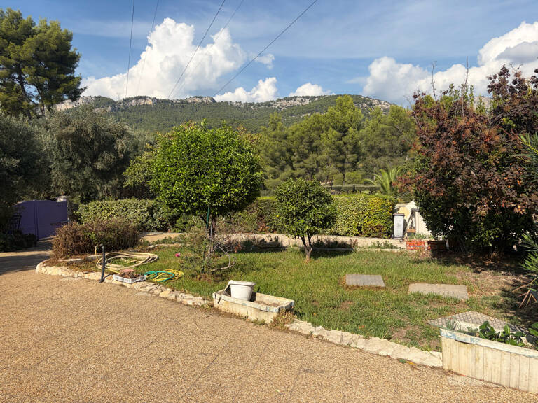 Ollioules-Maison familiale avec piscine sur 2000 m2 de terra — photo 1