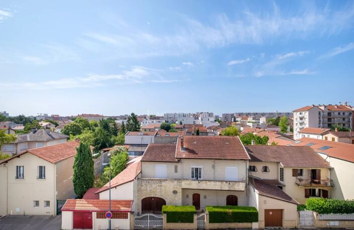 À vendre – Très beau T3 de 70 m² avec terrasse plein sud – Villeurbanne — photo 2