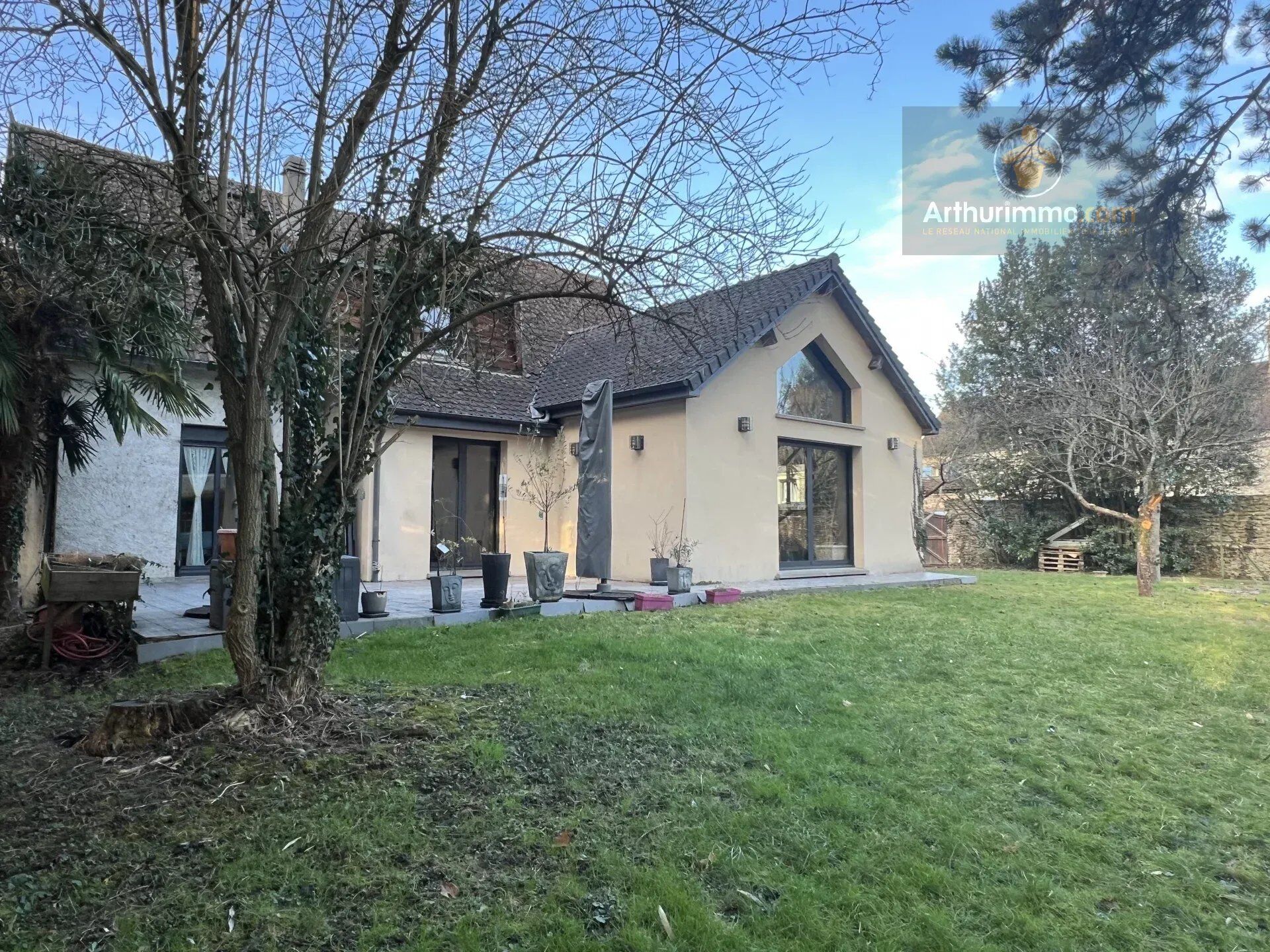 Maison 10 pièces 205 m² · aux Essarts-le-Roi · 205 m² · 599 000 €