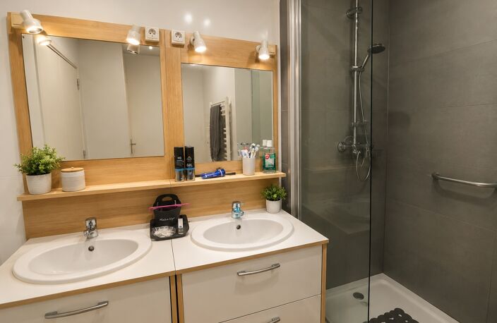 EXCLUSIVITÉ - MAISON FAMILIALE AVEC JARDIN CENTRE VILLE — photo 3
