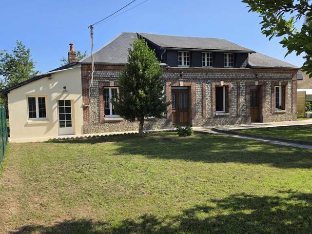 maison briques et silex divisée en 3 logements proche de la mer et 12 km de FECAMP — photo du bien