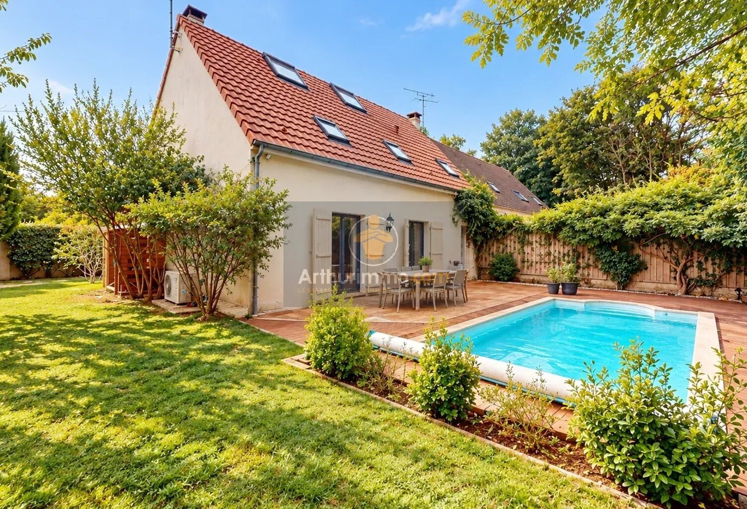 LES MUREAUX – MAISON DE 153 M² AVEC PISCINE, À DEUX PAS DE VERNEUIL-SUR-SEINE — photo 1