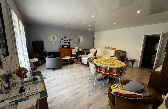 PAREMPUYRE - CENTRE  Maison de ville , en pierre, type T3 av — photo 3
