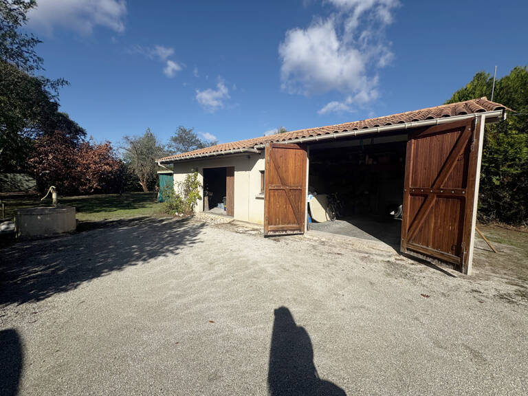 PAREMPUYRE - EXCLUSIVITÉ Parcelle de terrain de 550 m2 envir — photo 1