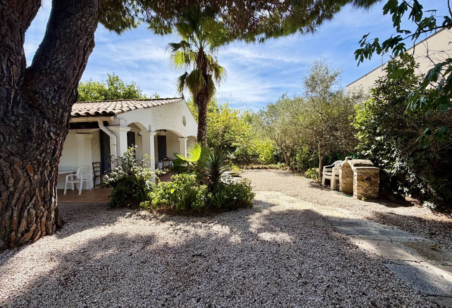 Maison de plain-pied avec jardin — photo 1