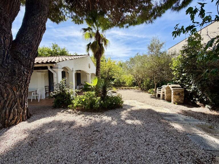 Maison de plain-pied avec jardin — photo 1