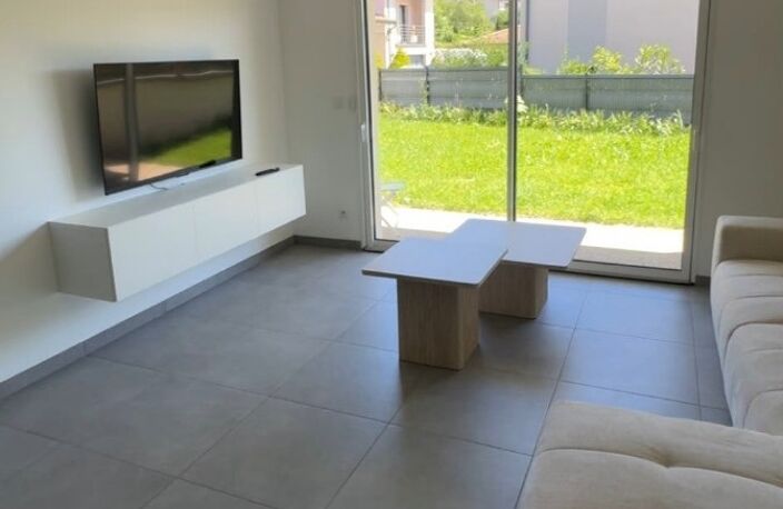 Location appartement 3 pièces 73 m² à L'Isle-d'Abeau (38080) — photo 3