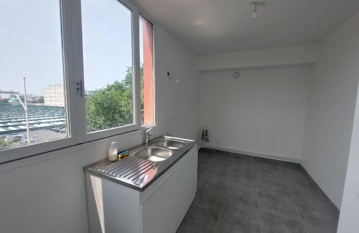 Location appartement 3 pièces 44 m² à Villeurbanne (69100) — photo 3