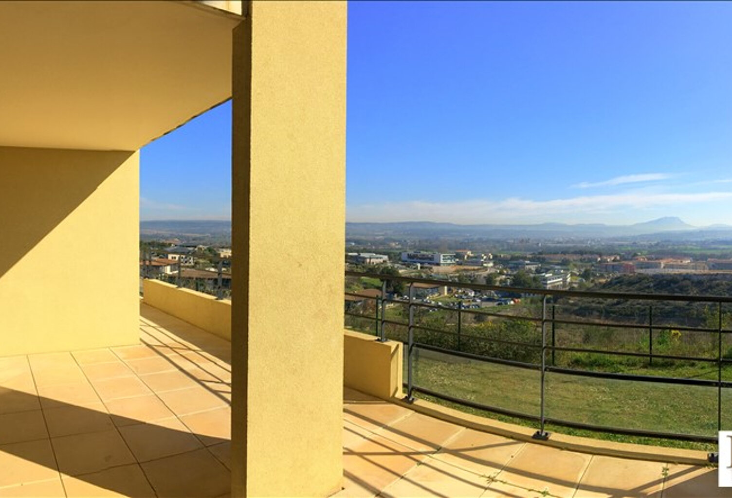 La Duranne - Appartement T3 - Vue dégagée avec terrasse + Parking — photo 1
