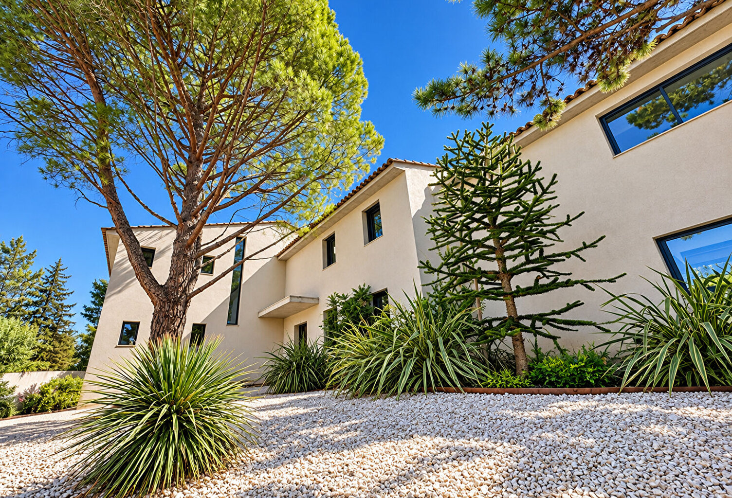 CABRIES - 400M² - PSICINE — photo 1