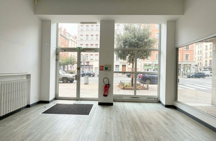 LOCAL COMMERCIAL à LOUER — photo 2