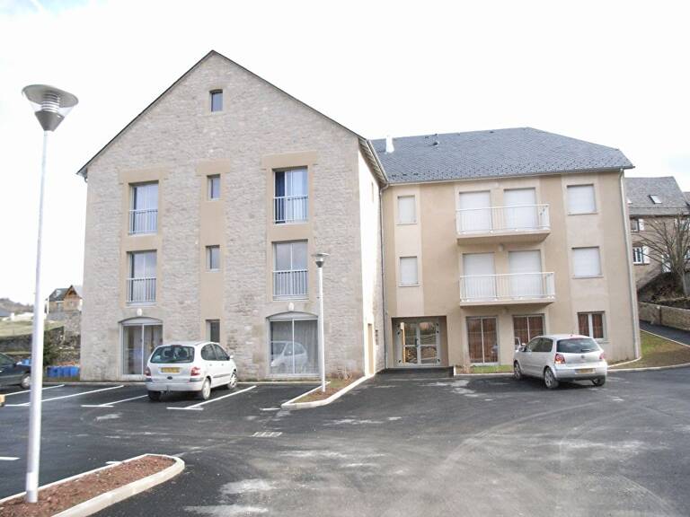LAPANOUSE : Prestations de qualité pour ce T3 très lumineux avec balcon. A VOIR RAPIDEMENT! — photo 1