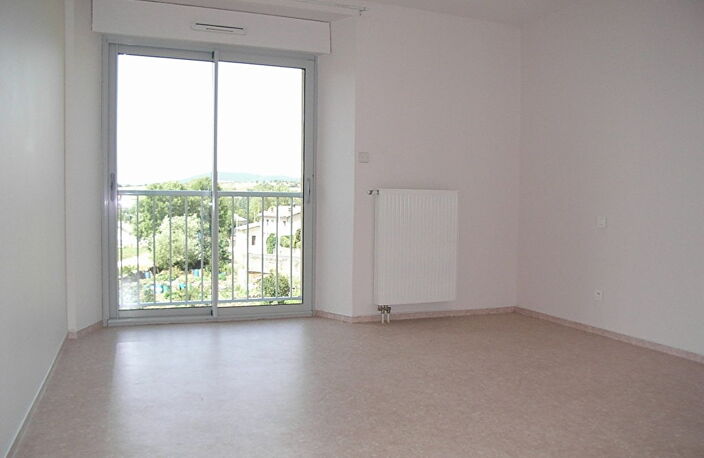 LAPANOUSE : Prestations de qualité pour ce T3 très lumineux avec balcon. A VOIR RAPIDEMENT! — photo 5