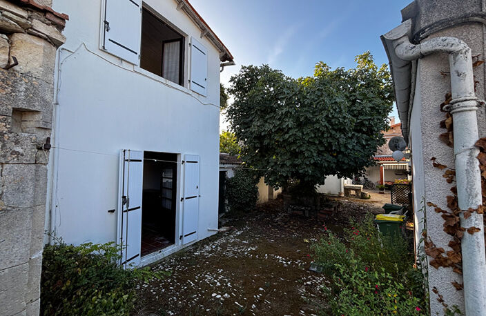 Ensemble de charme à rénover avec fort potentiel, au coeur du village — photo 2