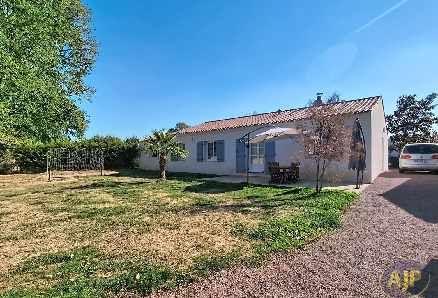 Maison contemporaine de plain-pied au calme, proche des commodités ! — photo 1
