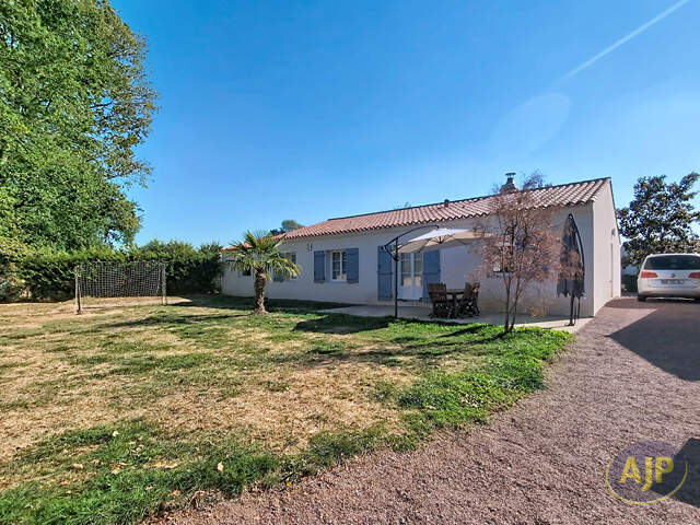 Maison contemporaine de plain-pied au calme, proche des commodités ! — photo du bien