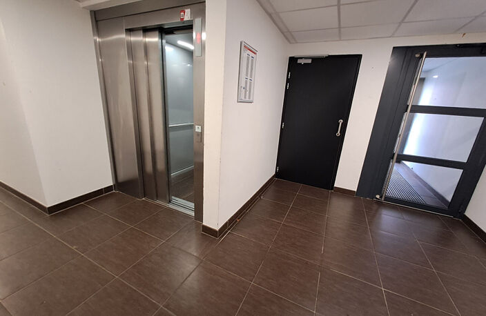 Appartement Albi T1 de 27m2 + parking privatif (libre) — photo 2