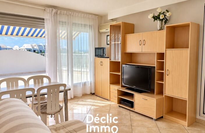 Studio rénové à 100 m de la plage  Dernier étage, terrasse de 28 m² vue mer et parking — photo 2