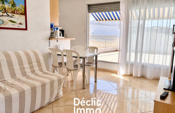 Studio rénové à 100 m de la plage  Dernier étage, terrasse de 28 m² vue mer et parking — photo 3