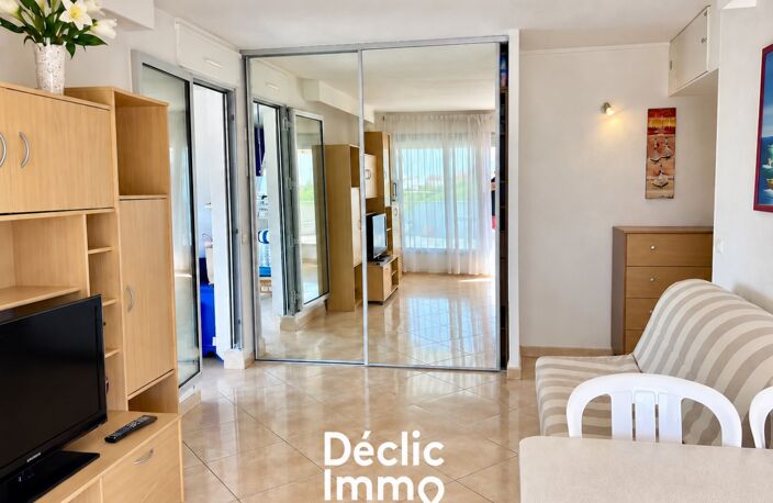 Studio rénové à 100 m de la plage  Dernier étage, terrasse de 28 m² vue mer et parking — photo 4
