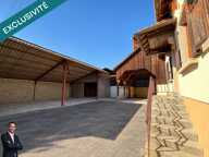 Superbe ensemble immobilier composé d'une grande maison d'habitation, de 2 hangars et d'une grange. Le tout sur 11,73 ares ! — photo 2