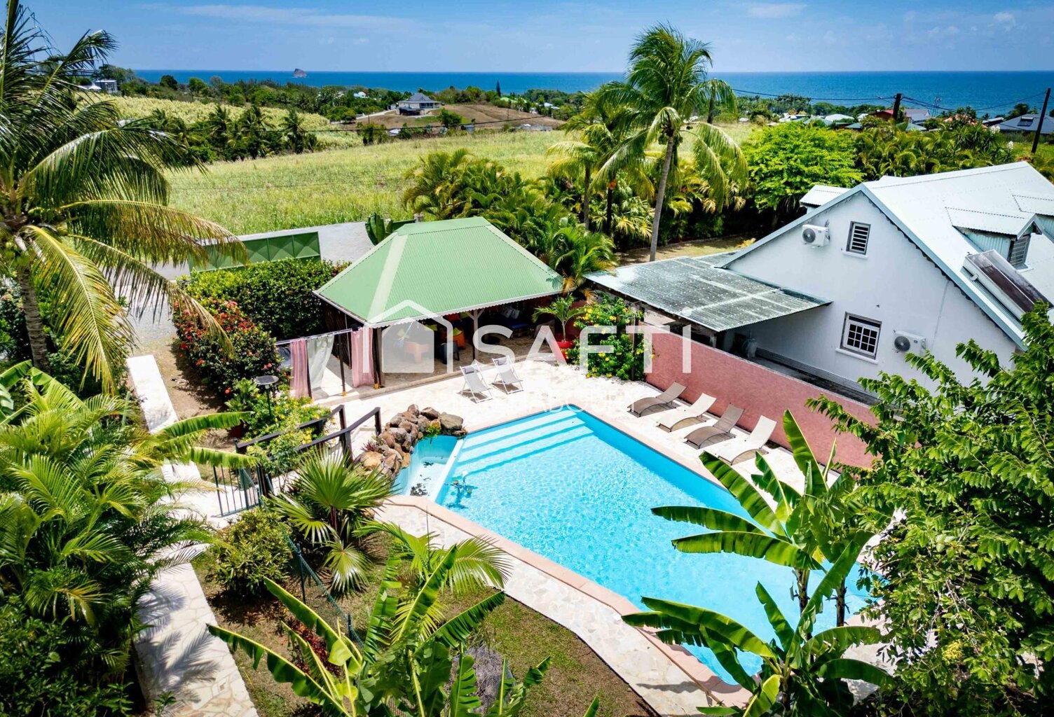 MAGNIFIQUE PROPRIETE COMPRENANT UNE VILLA ET CINQ GITES — photo 1