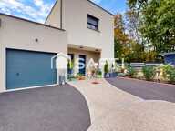 Maison contemporaine avec jardin et pergola — photo 2