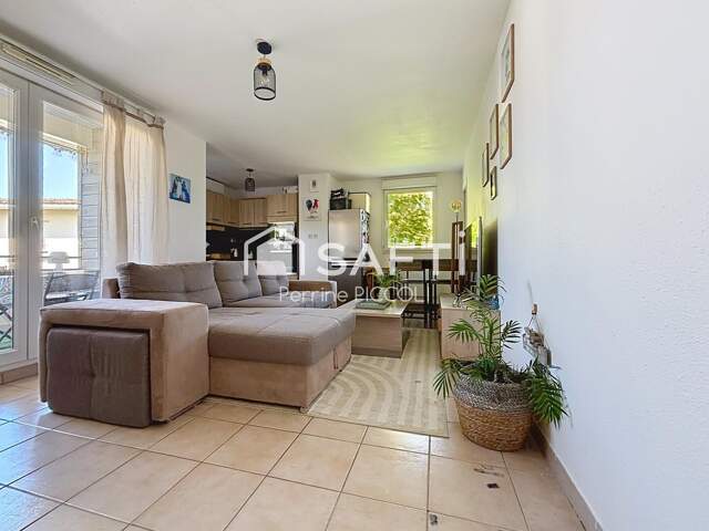 Terrasse, piscine, résidence sécurisée — photo du bien