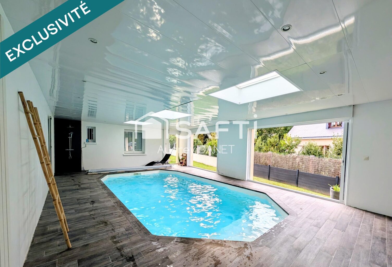Maison familiale avec beau jardin et piscine intérieure — photo 1