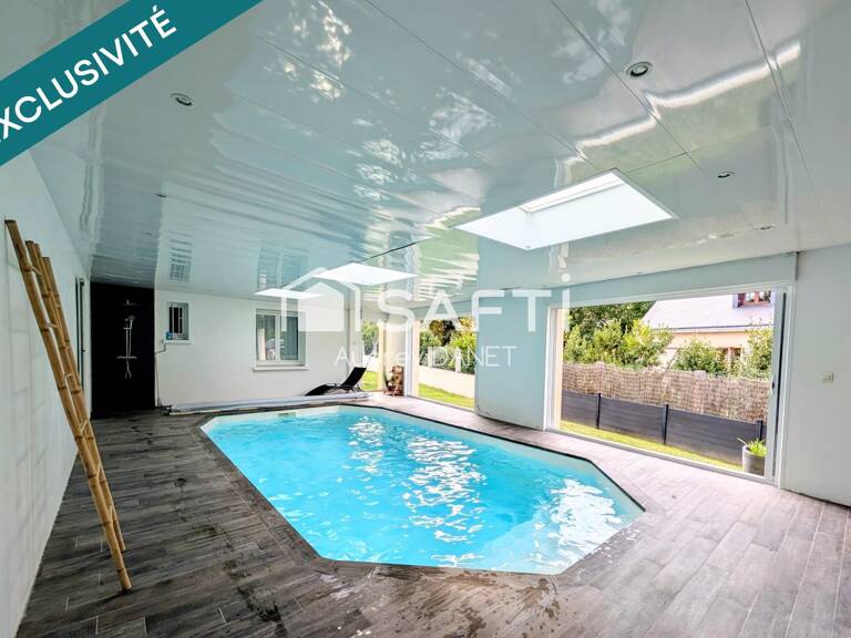 Maison familiale avec beau jardin et piscine intérieure — photo 1