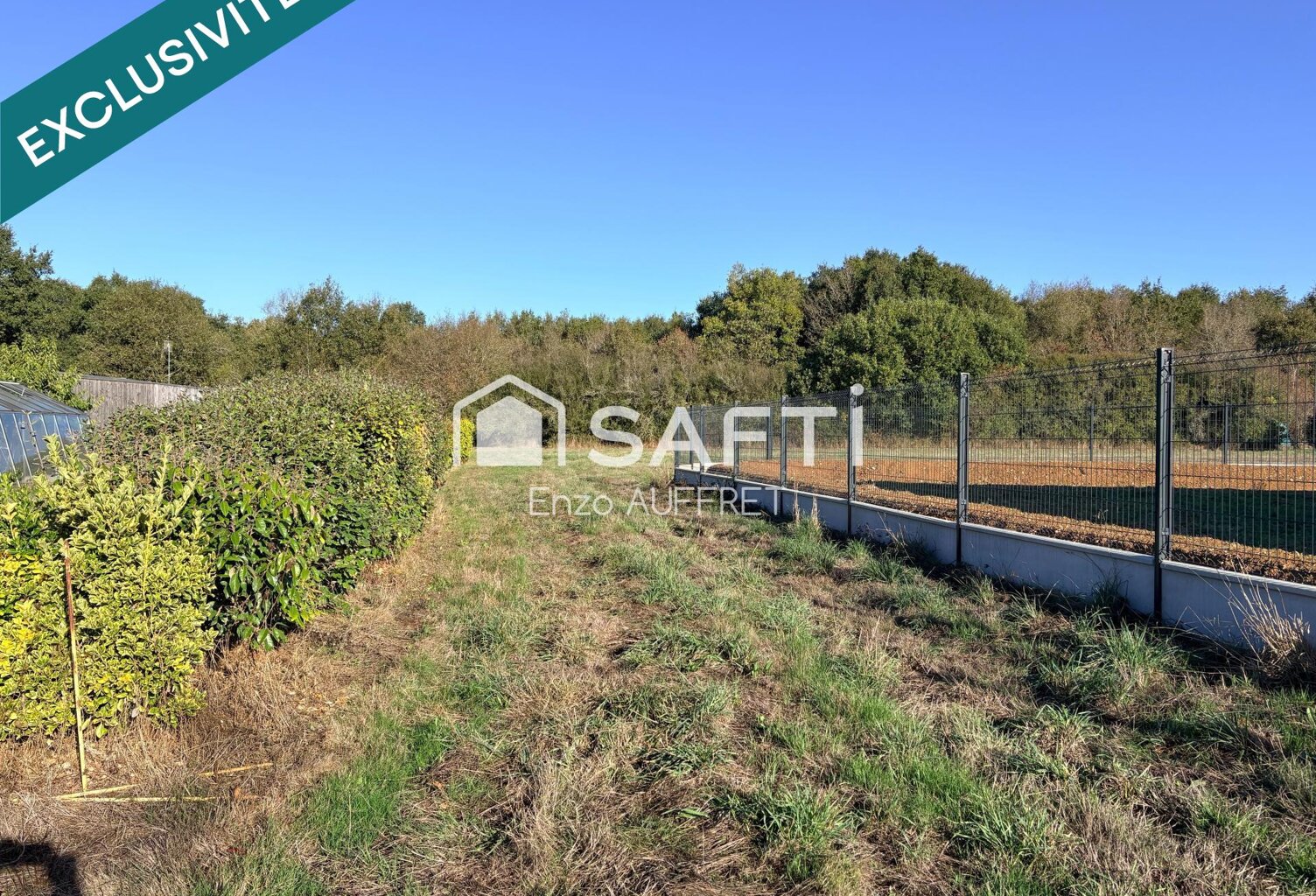 Terrain constructible de 1113 m² — photo 1