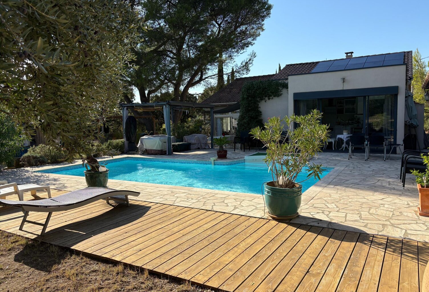Villa de plain pied entièrement rénovée, au calme et sans vis à vis — photo 1