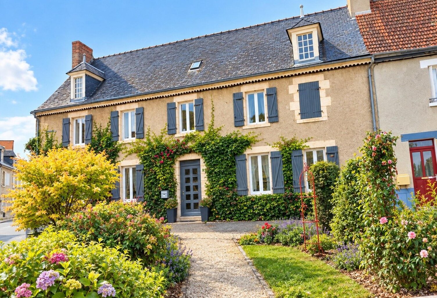 Maison pleine de charme au cœur de Chénérailles — photo 1