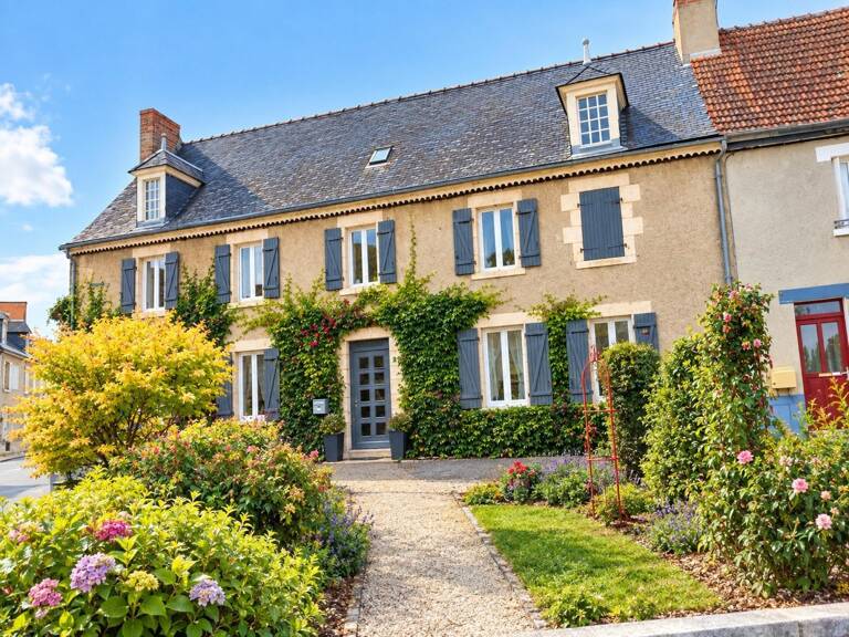 Maison pleine de charme au cœur de Chénérailles — photo 1