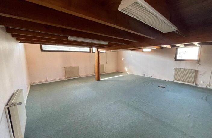IMMEUBLE A USAGE BUREAU — photo 2