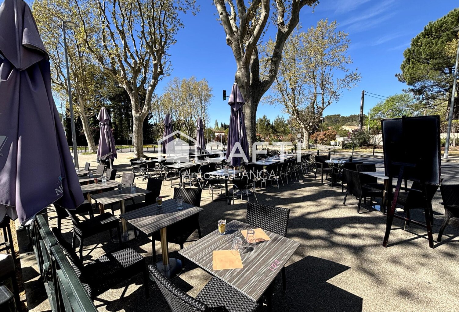 AIX-EN-PROVENCE  UNE BELLE OPPORTUNITÉ À SAISIR ! BRASSERIE AVEC GRANDE TERRASSE — photo 1