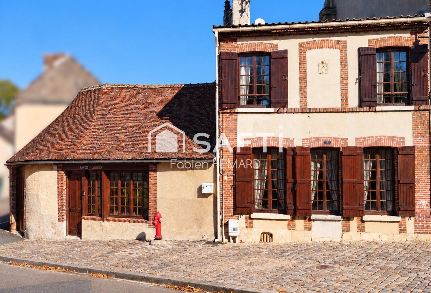MAISON DE CARACTERE AU COEUR DE SEZANNE — photo 1