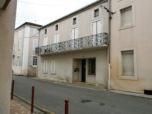 Bel Immeuble à vocation polyvalente. Habitation - Bureaux - Cabinet médical - Locatif. — photo du bien