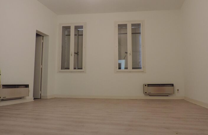 Bel Immeuble à vocation polyvalente. Habitation - Bureaux - Cabinet médical - Locatif. — photo 4