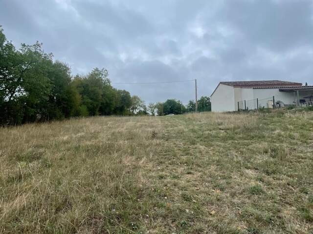 BEAU TERRAIN PLAT CONSTRUCTIBLE — photo du bien